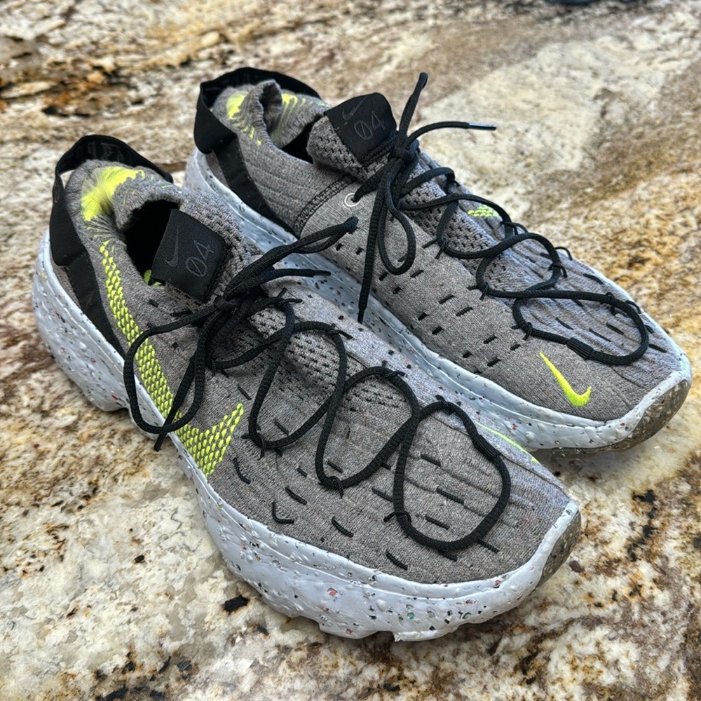 Nike Space Hippie 04
Size 11